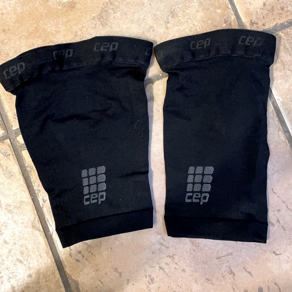 CEP Compression Quad Sleeves - Picture 2 of 2